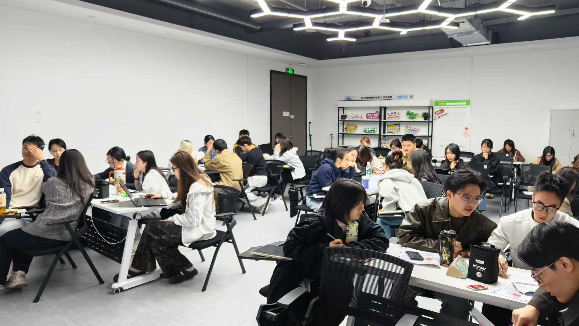 陆河老师授课实景